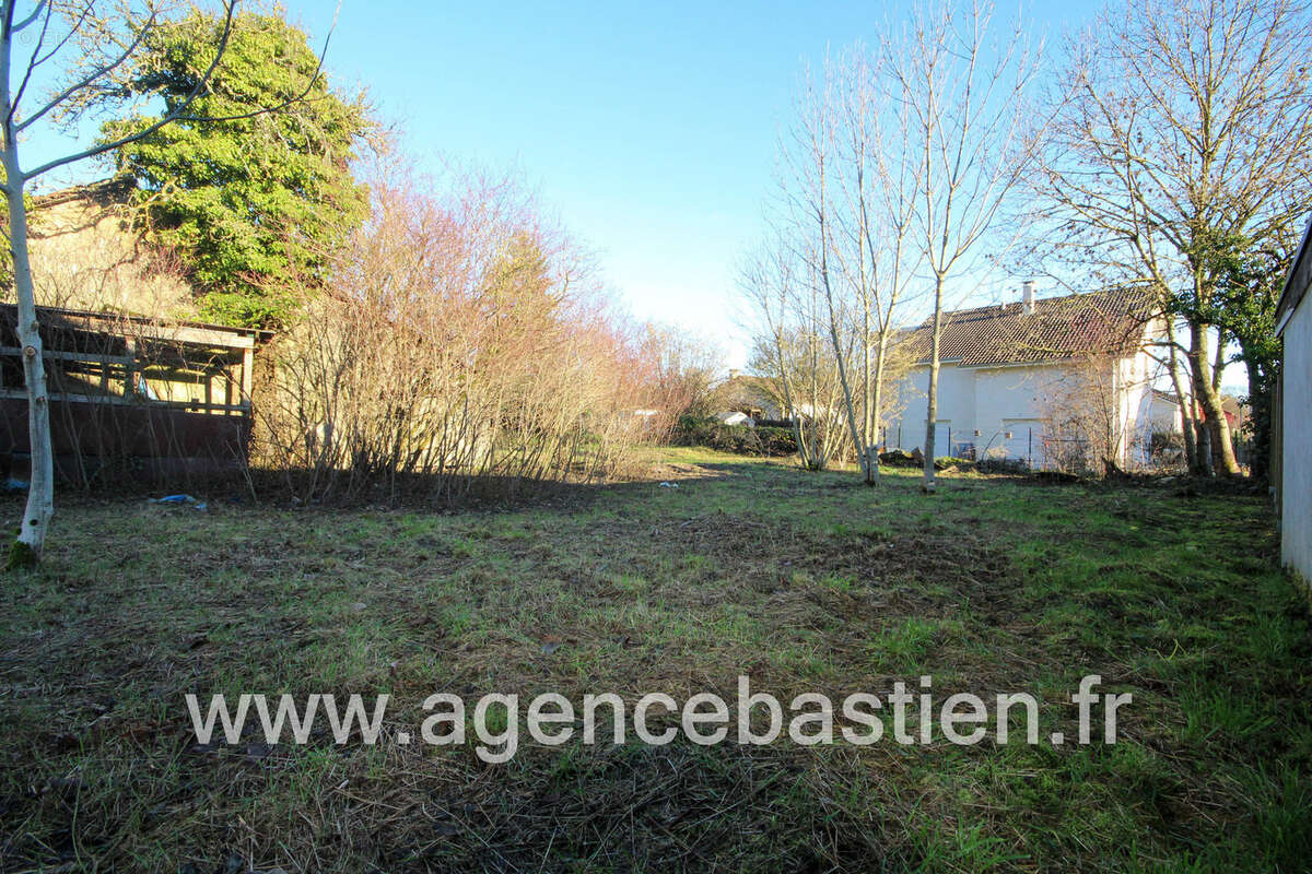 Terrain à VERSONNEX