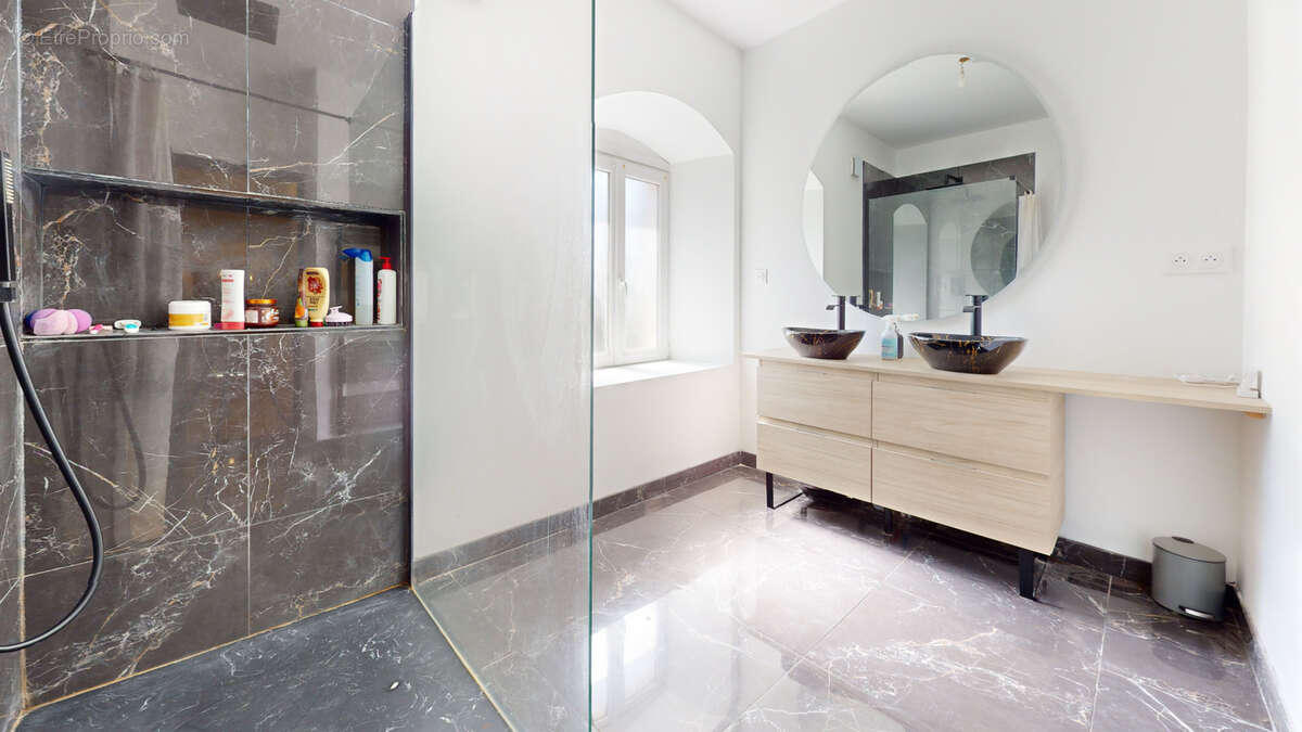 Maison à COURCHAPON