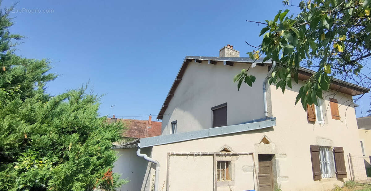 Maison à COURCHAPON