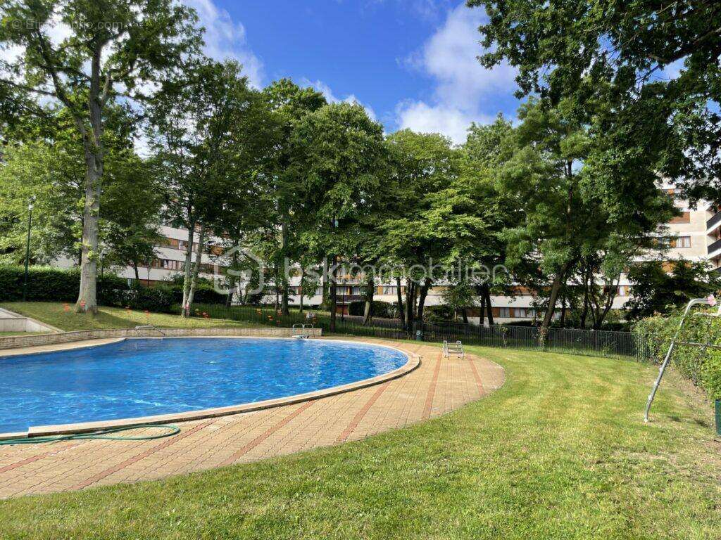 Appartement à LA CELLE-SAINT-CLOUD