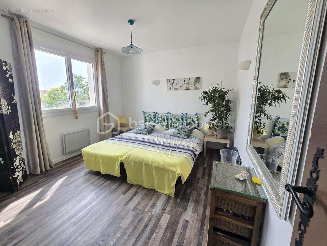 Maison à VIC-LA-GARDIOLE