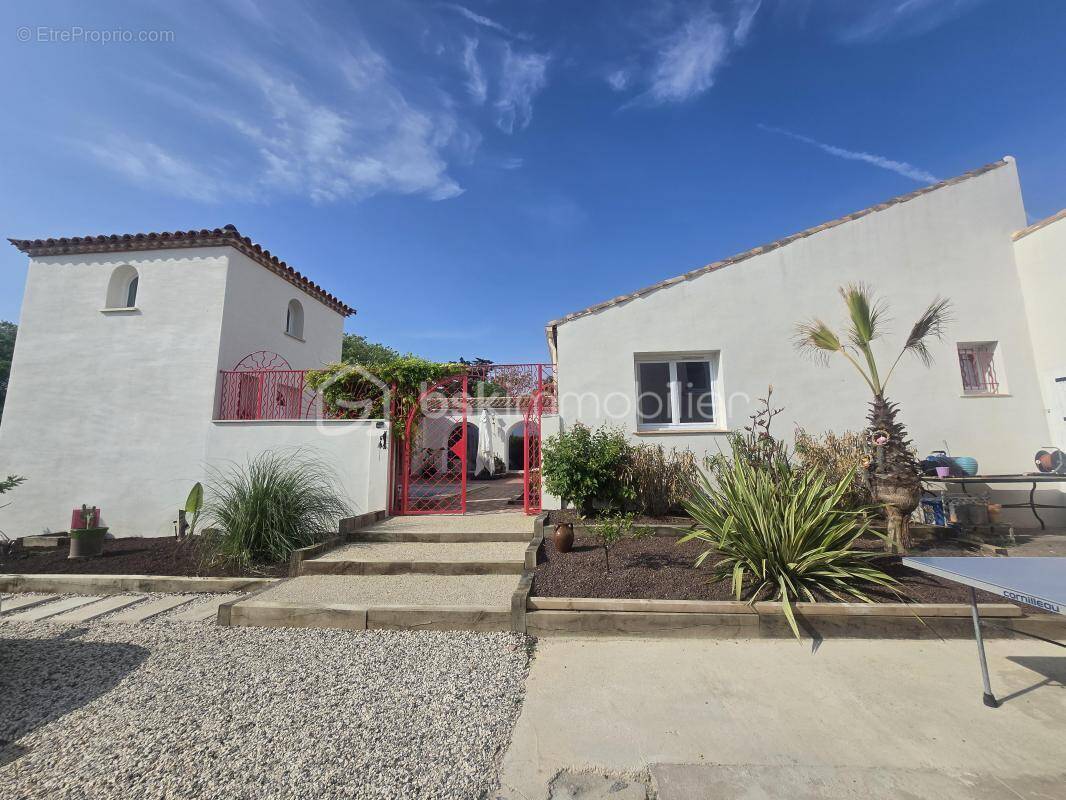 Maison à VIC-LA-GARDIOLE