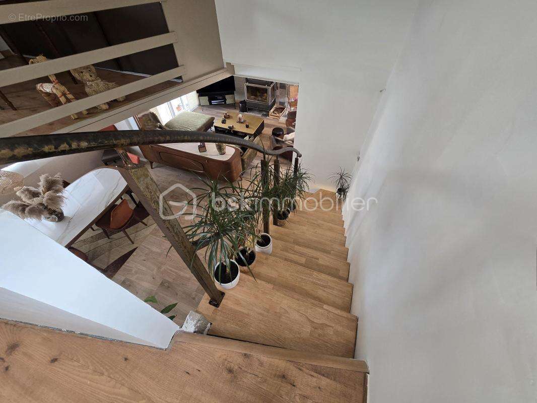 Maison à VIC-LA-GARDIOLE