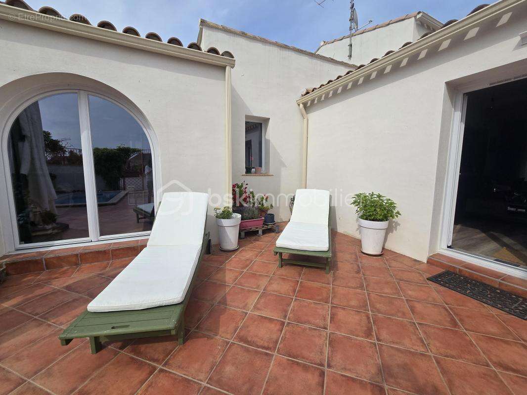 Maison à VIC-LA-GARDIOLE