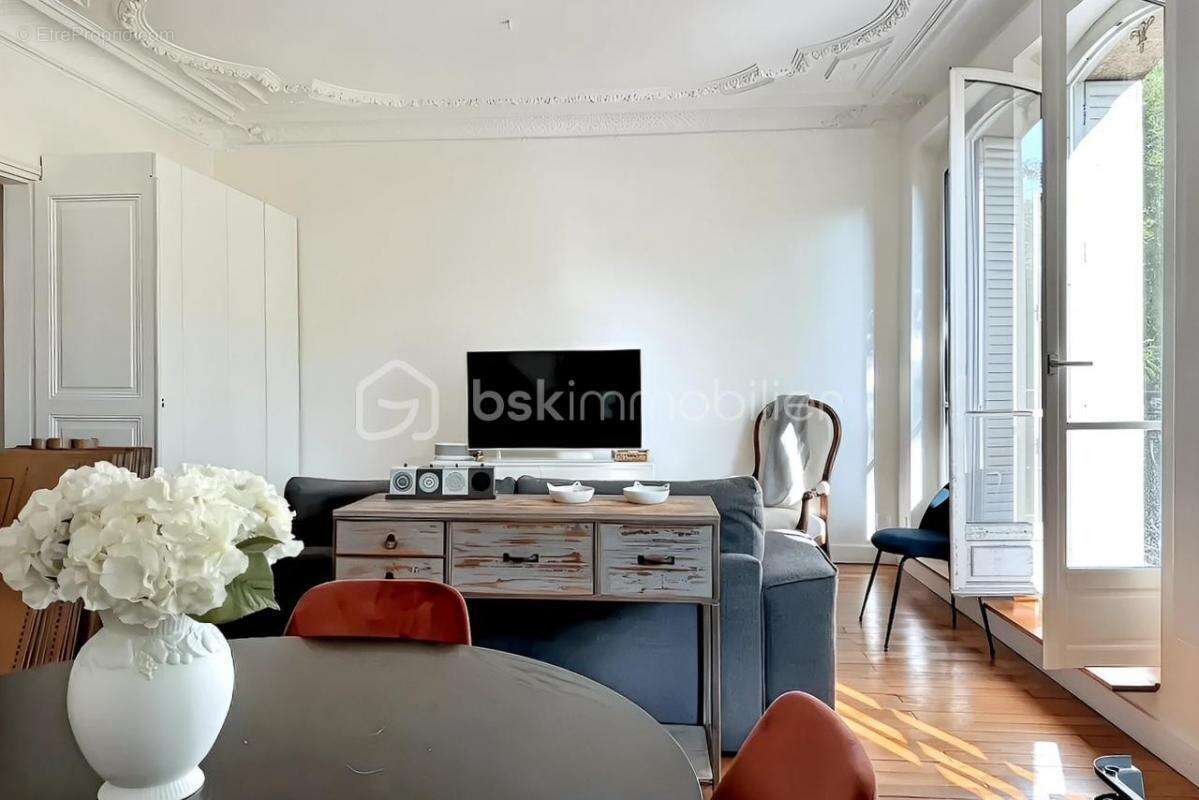 Appartement à PARIS-14E