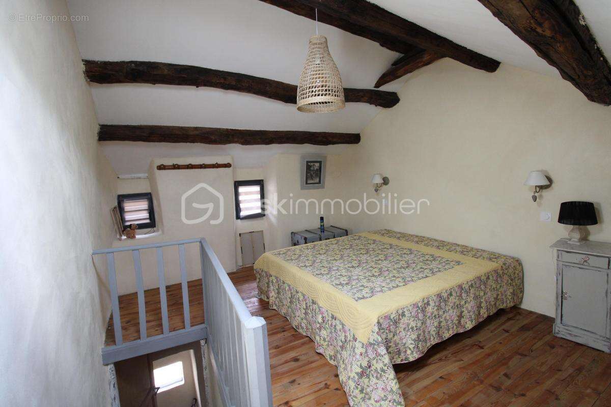 Maison à SAINT-JEAN-DU-BRUEL