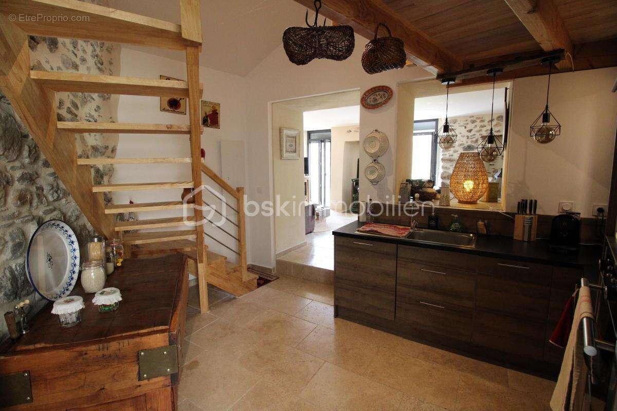 Maison à SAINT-JEAN-DU-BRUEL