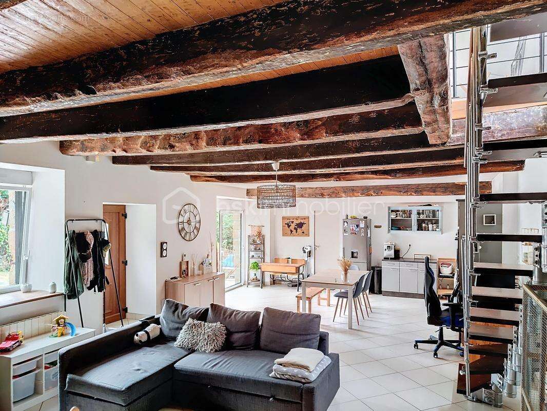 Maison à SAINT-ETIENNE-EN-COGLES