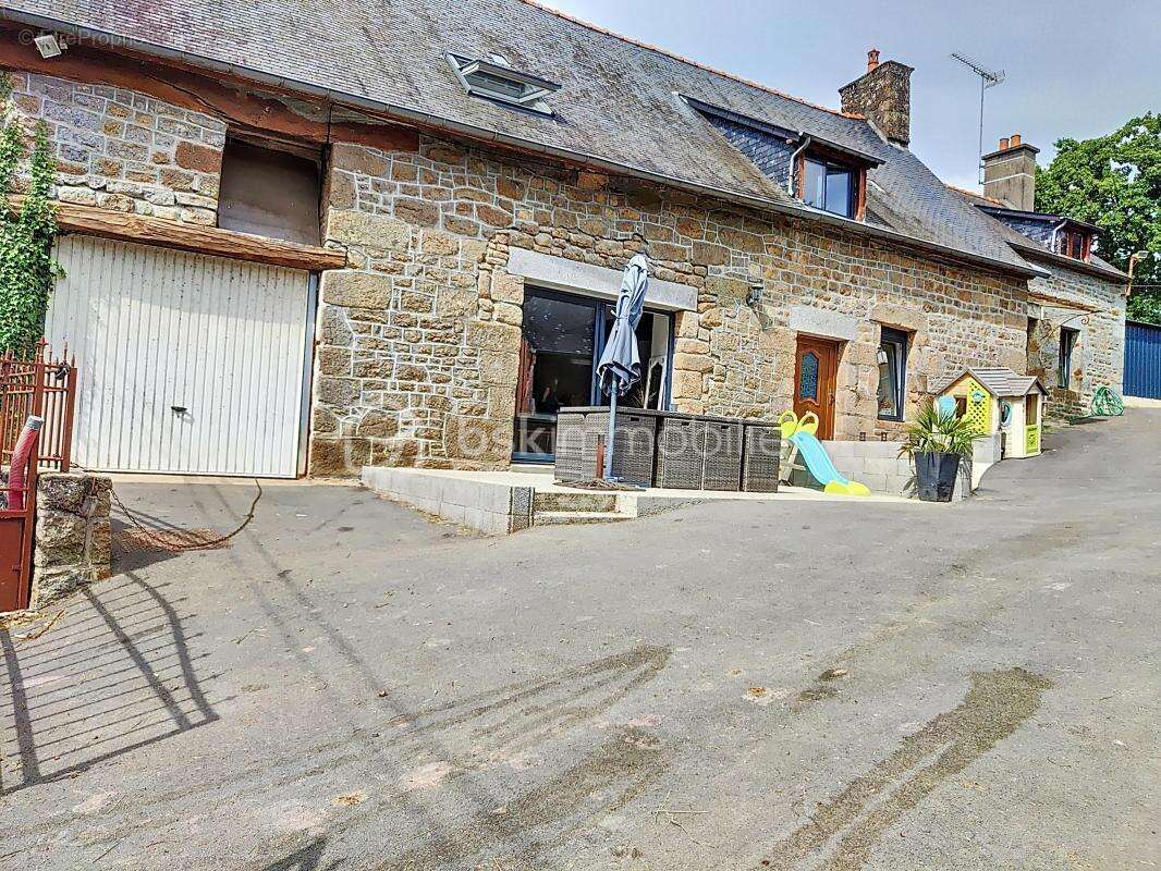 Maison à SAINT-ETIENNE-EN-COGLES