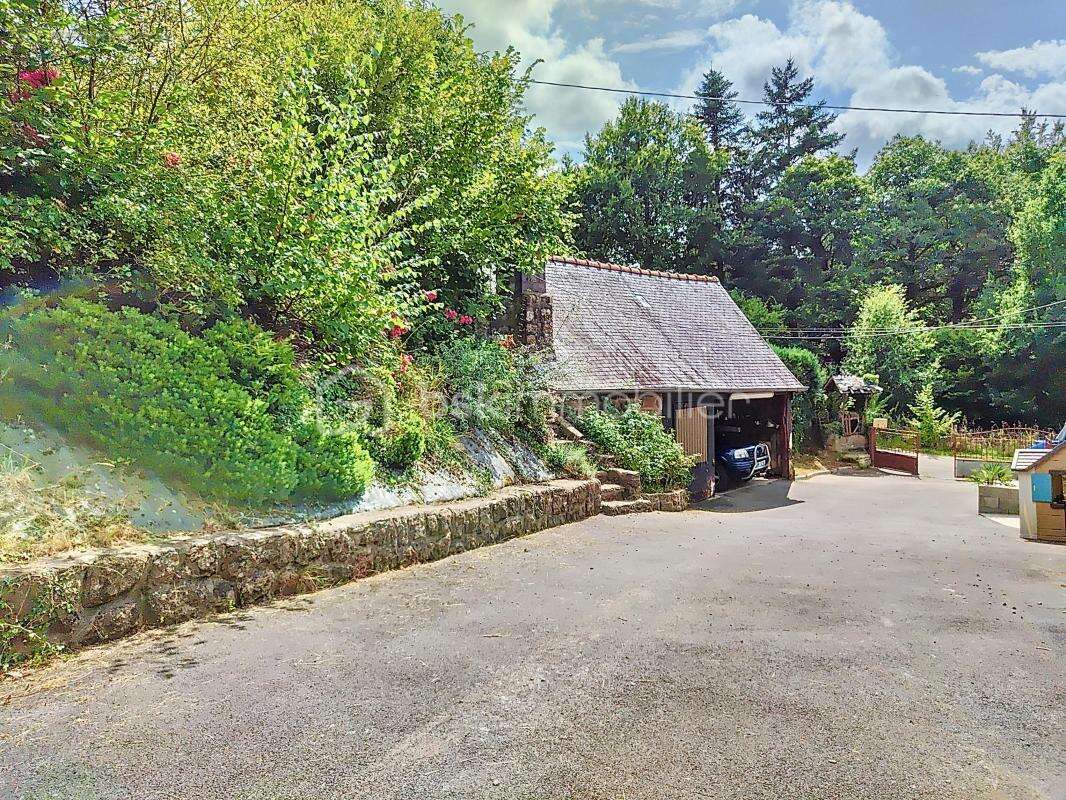 Maison à SAINT-ETIENNE-EN-COGLES