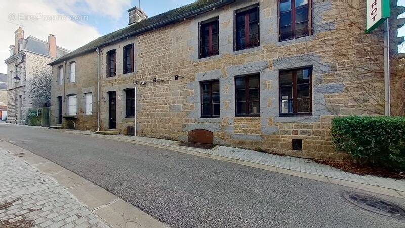 Commerce à CARROUGES