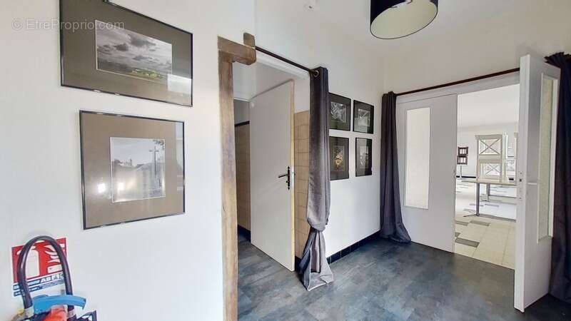 Commerce à CARROUGES