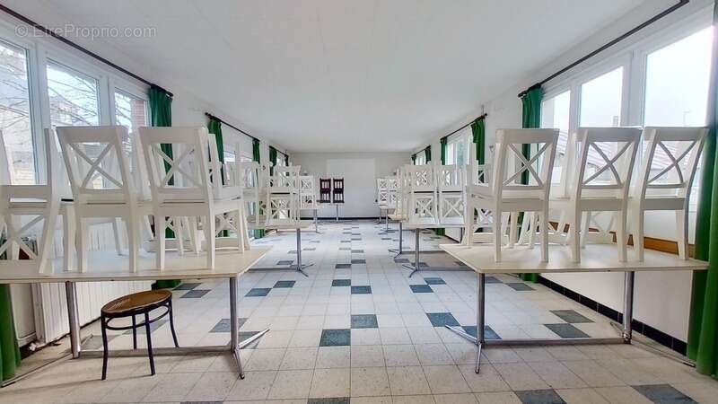 Commerce à CARROUGES