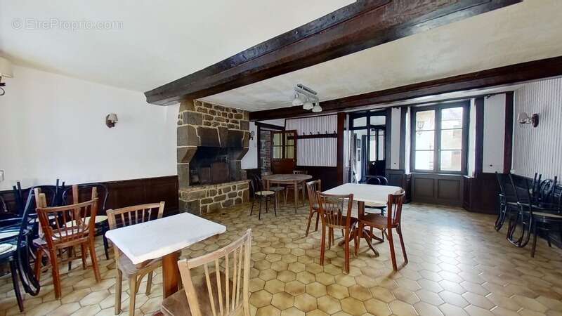 Commerce à CARROUGES