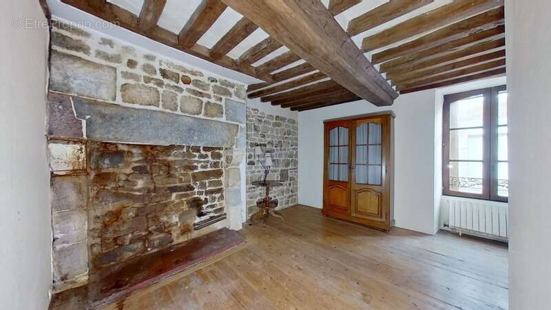 Commerce à CARROUGES