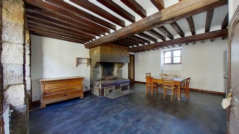 Commerce à CARROUGES