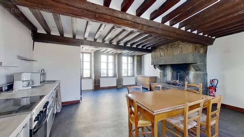 Commerce à CARROUGES