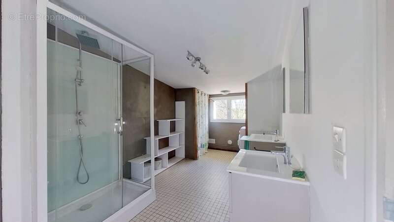 Commerce à CARROUGES