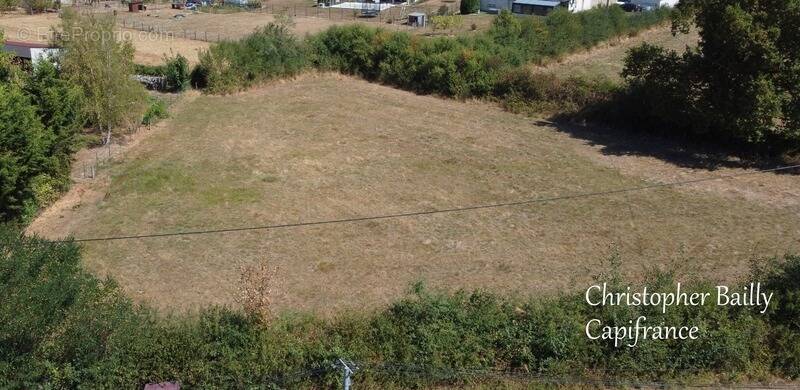 Terrain à GARNAT-SUR-ENGIEVRE