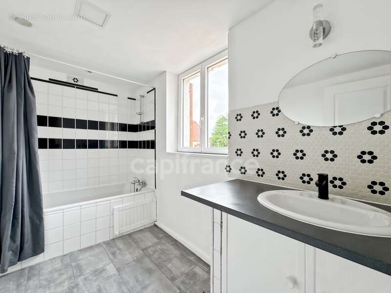 Maison à MOULINS-ENGILBERT