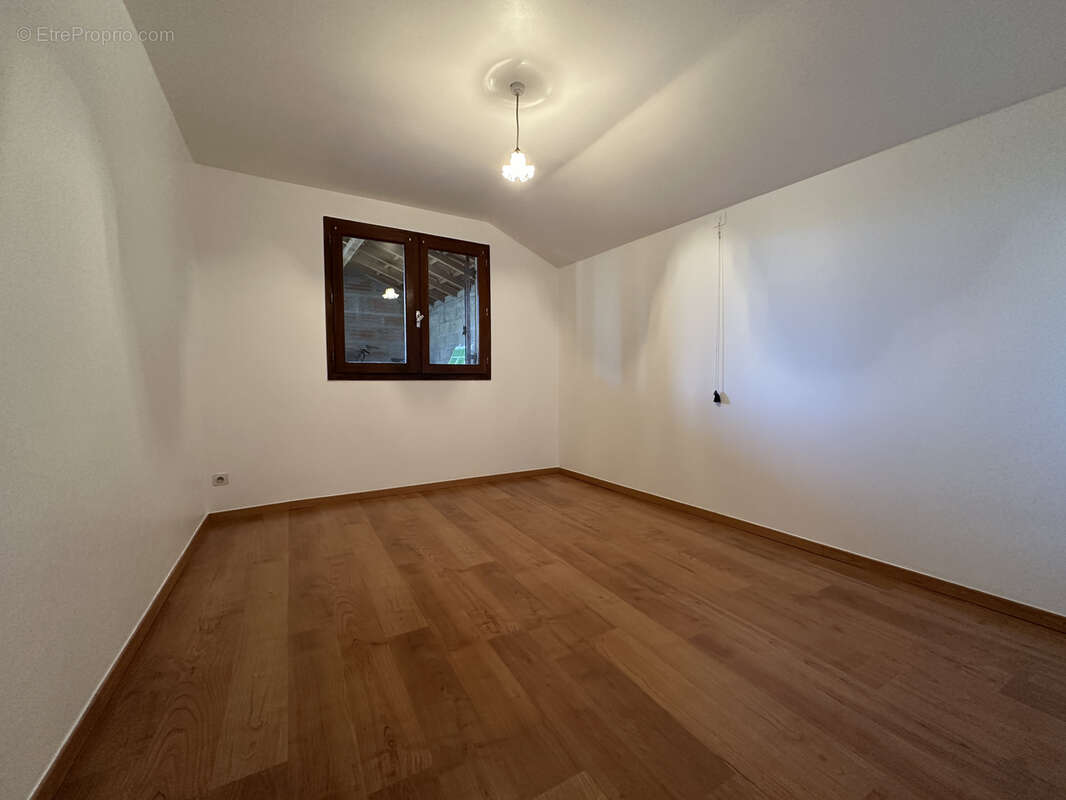 Maison à LA ROCHE-CHALAIS