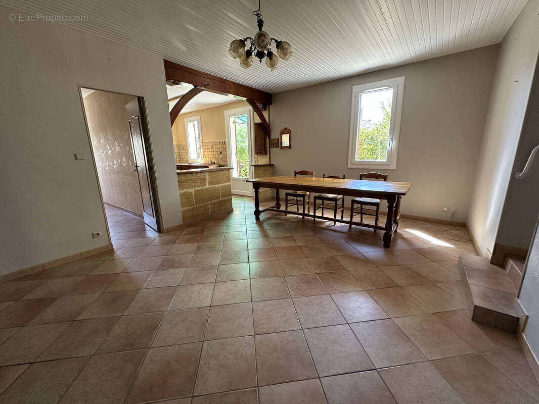 Maison à LA ROCHE-CHALAIS