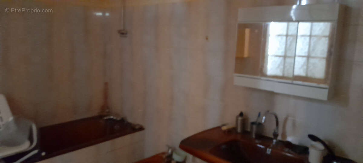 Maison à LA CHAPELLE-GRESIGNAC