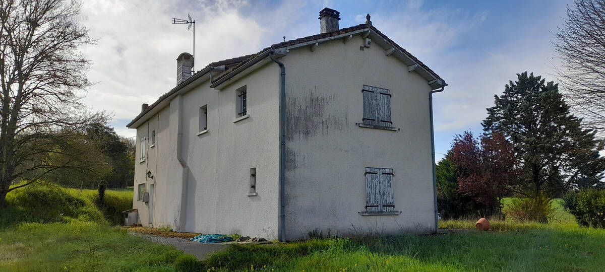 Maison à LA CHAPELLE-GRESIGNAC