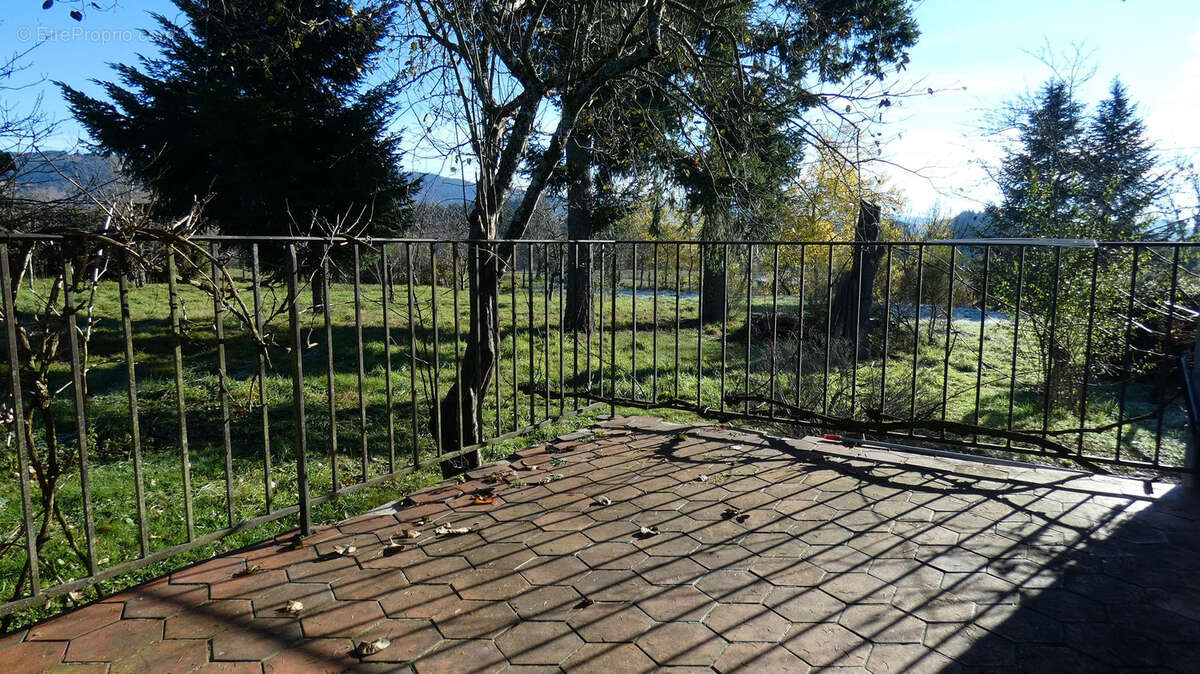 Maison à AUGEROLLES