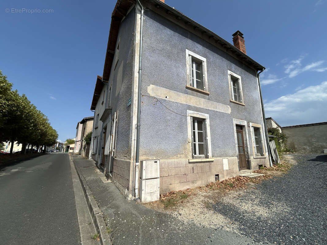 Maison à PUY-GUILLAUME