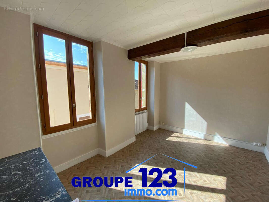 Appartement à LIGNY-LE-CHATEL