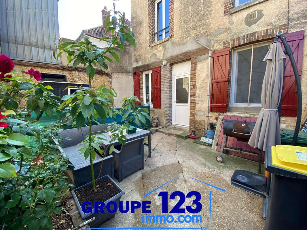 Appartement à LIGNY-LE-CHATEL