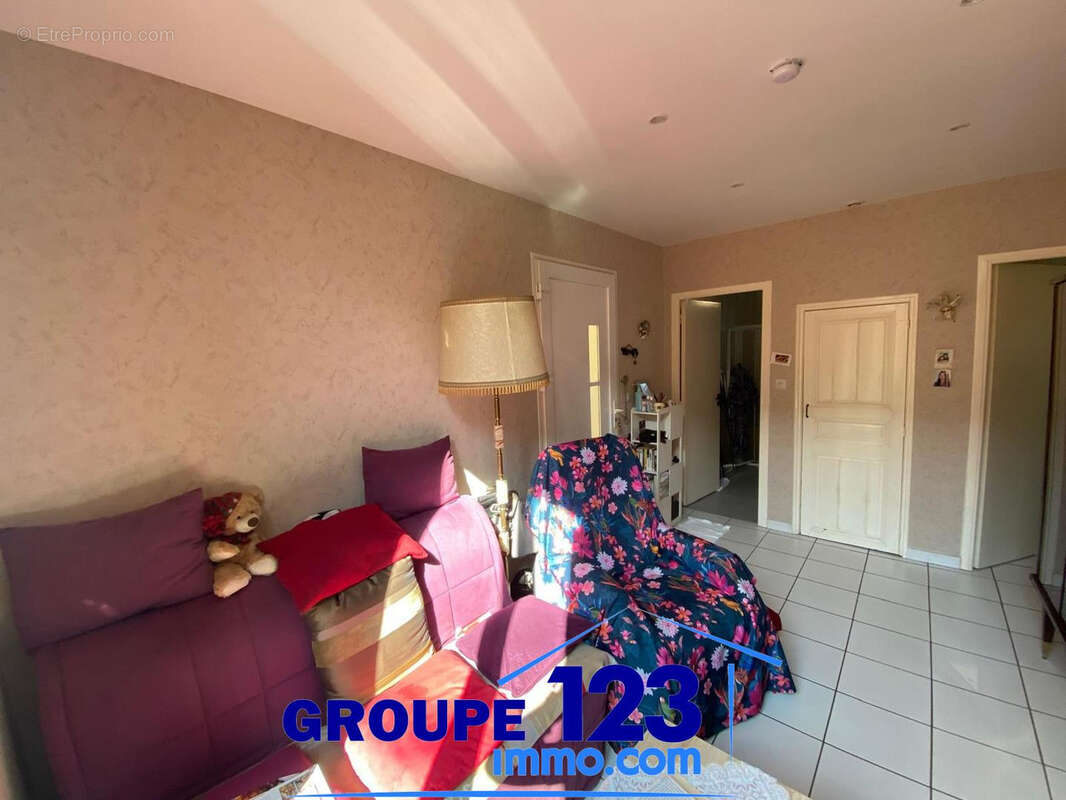 Appartement à LIGNY-LE-CHATEL