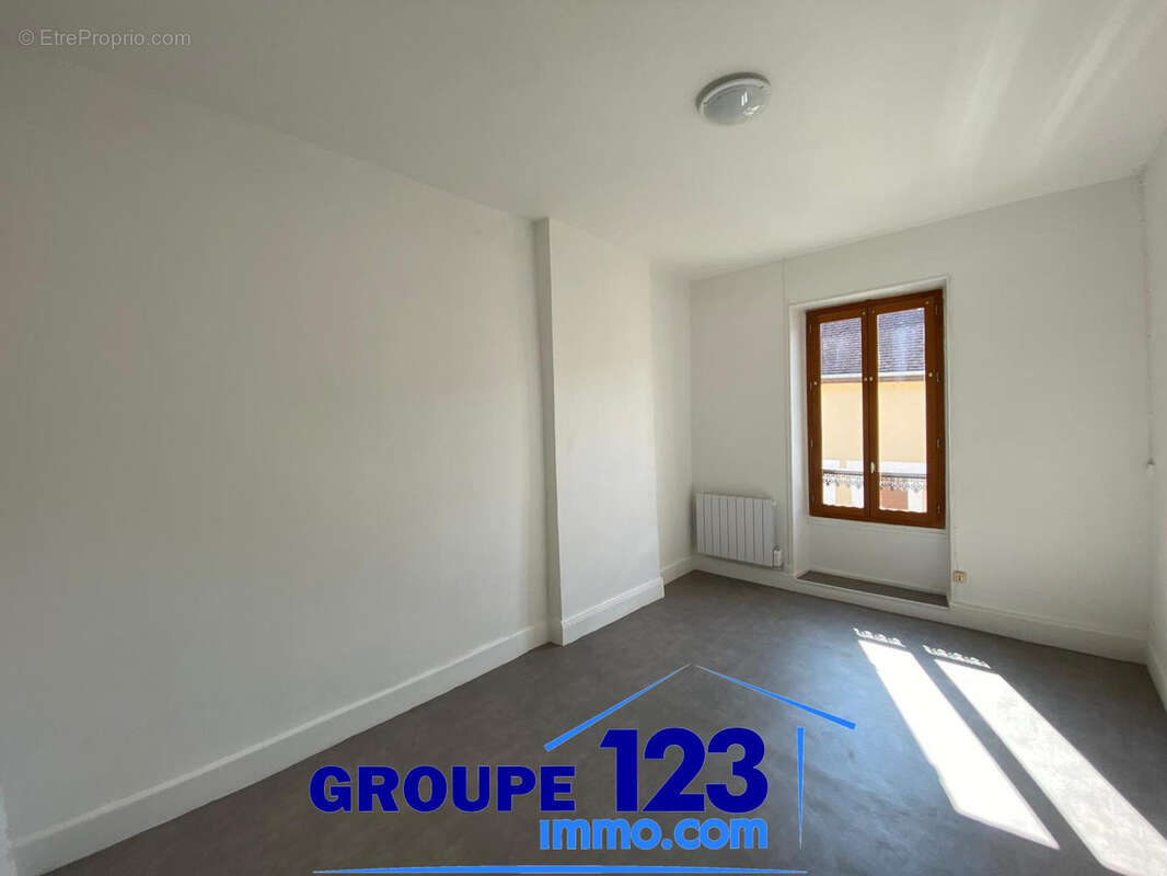 Appartement à LIGNY-LE-CHATEL