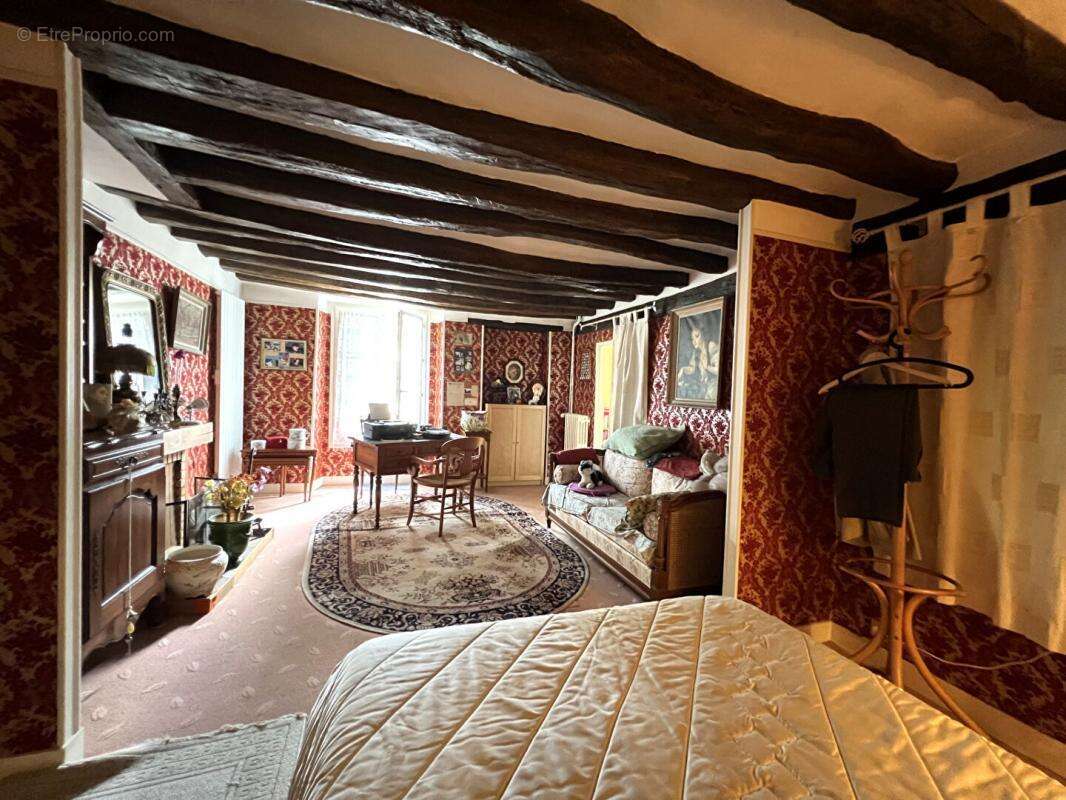 Maison à NEAUPHLE-LE-CHATEAU