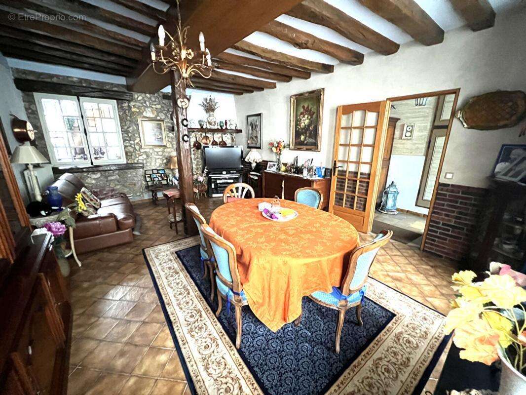 Maison à NEAUPHLE-LE-CHATEAU