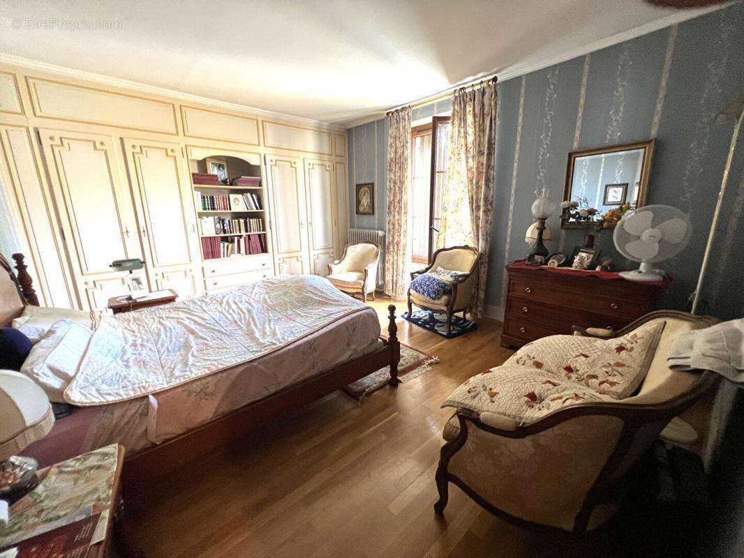 Maison à NEAUPHLE-LE-CHATEAU