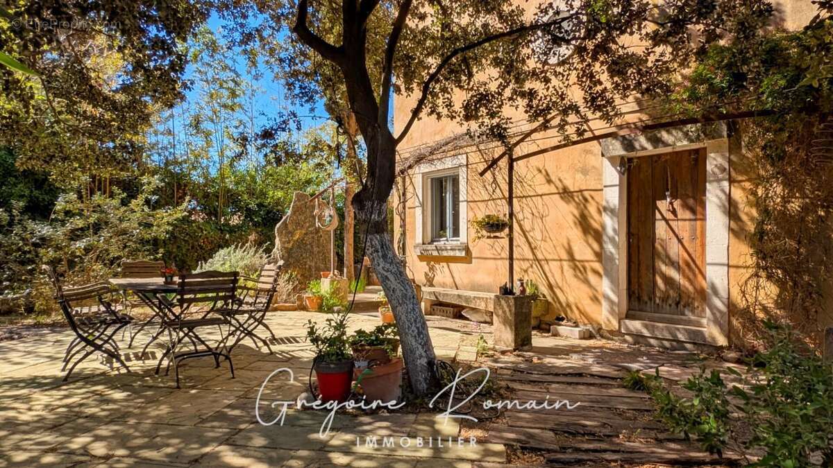 Maison à SAINT-CHAMAS