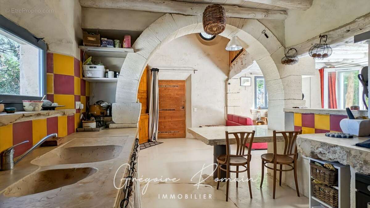 Maison à SAINT-CHAMAS