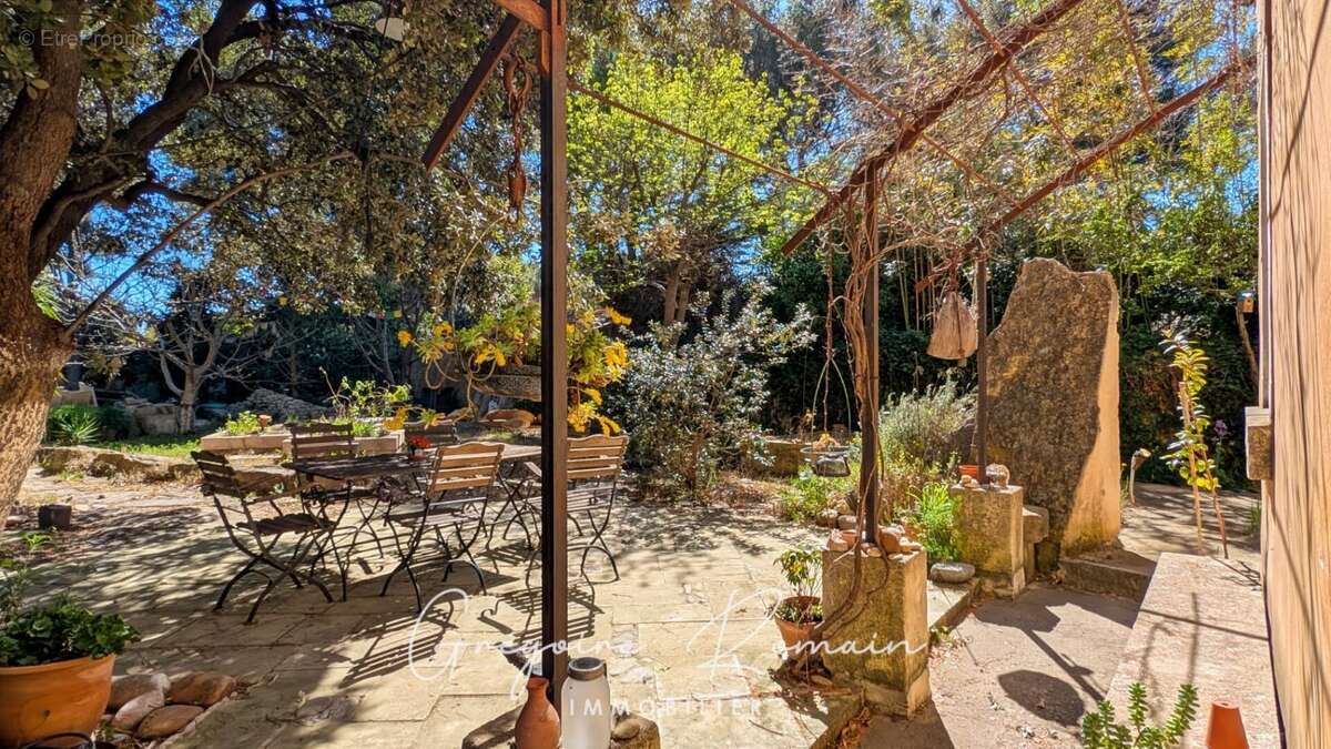 Maison à SAINT-CHAMAS