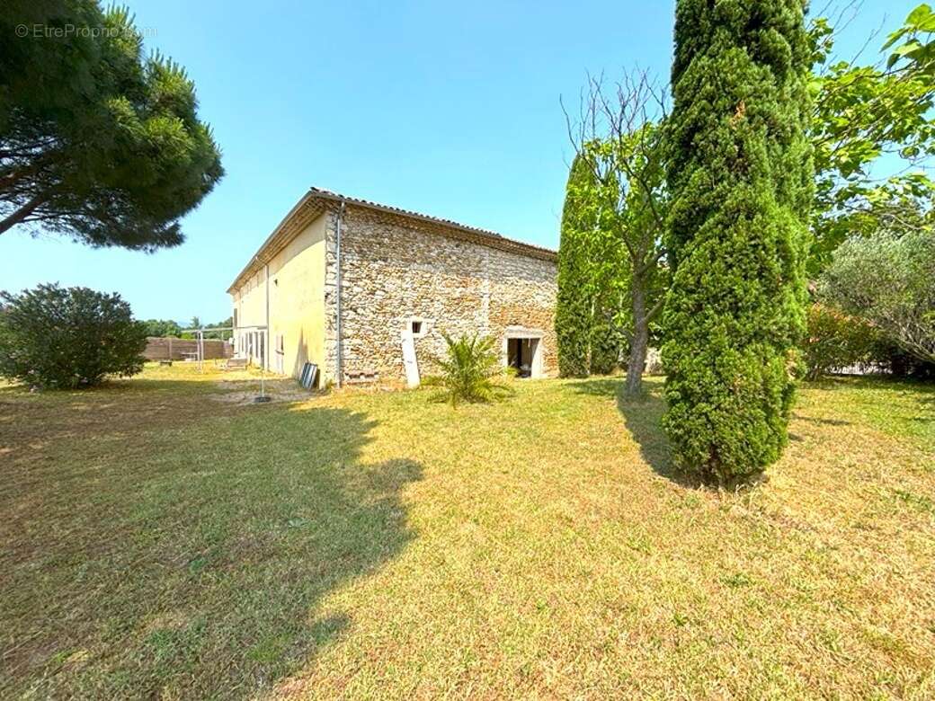 Maison à MONTELIMAR