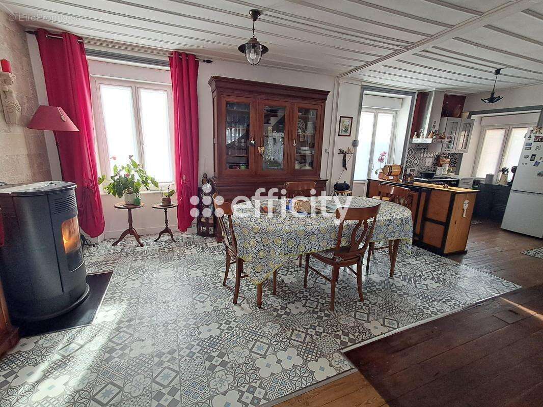 Maison à AURIAC-L'EGLISE