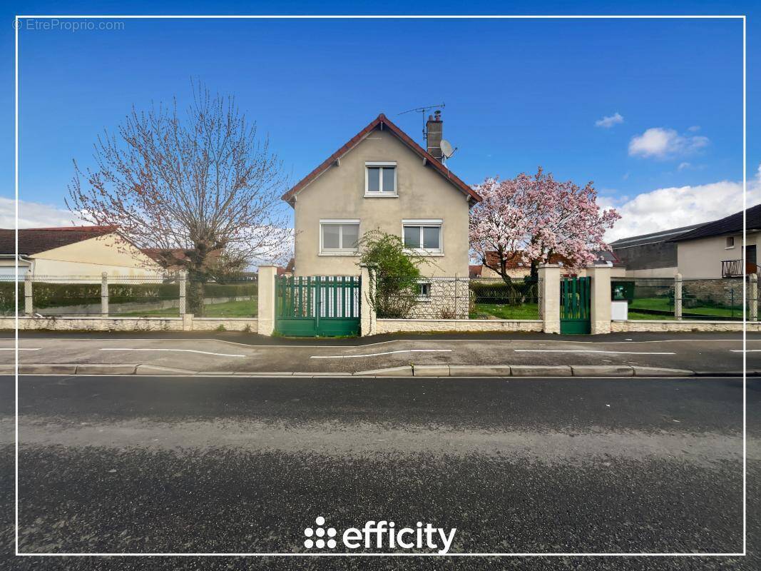 Maison à FONTENAY-TRESIGNY