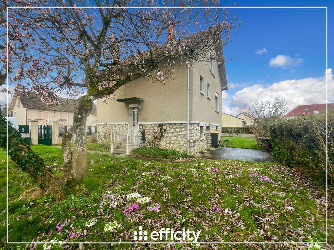 Maison à FONTENAY-TRESIGNY
