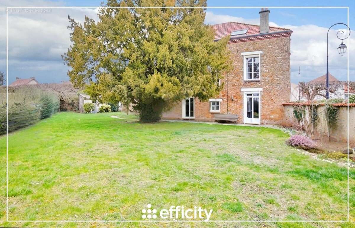 Maison à FONTENAY-TRESIGNY