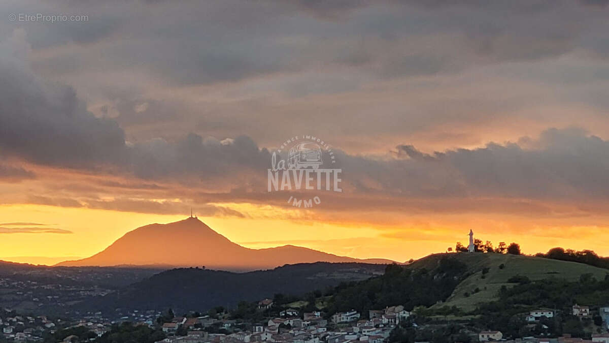 Maison à VEYRE-MONTON