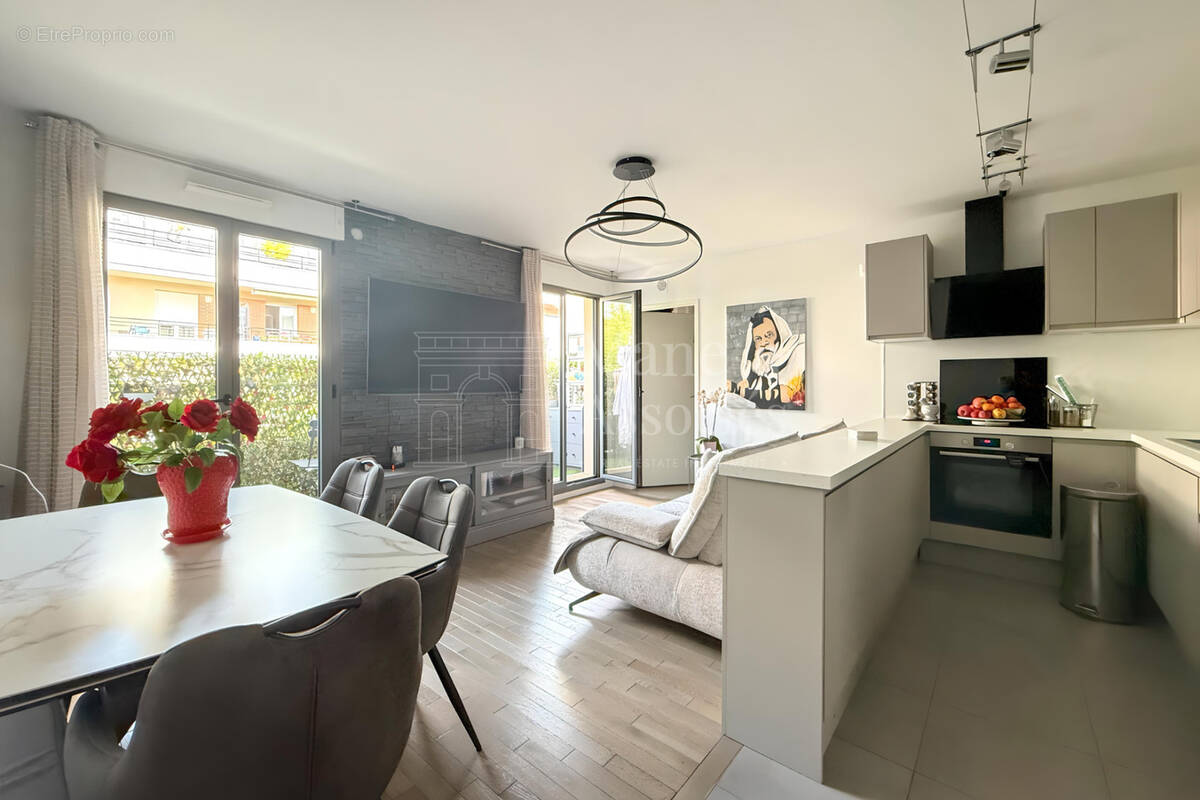 Appartement à CHARENTON-LE-PONT