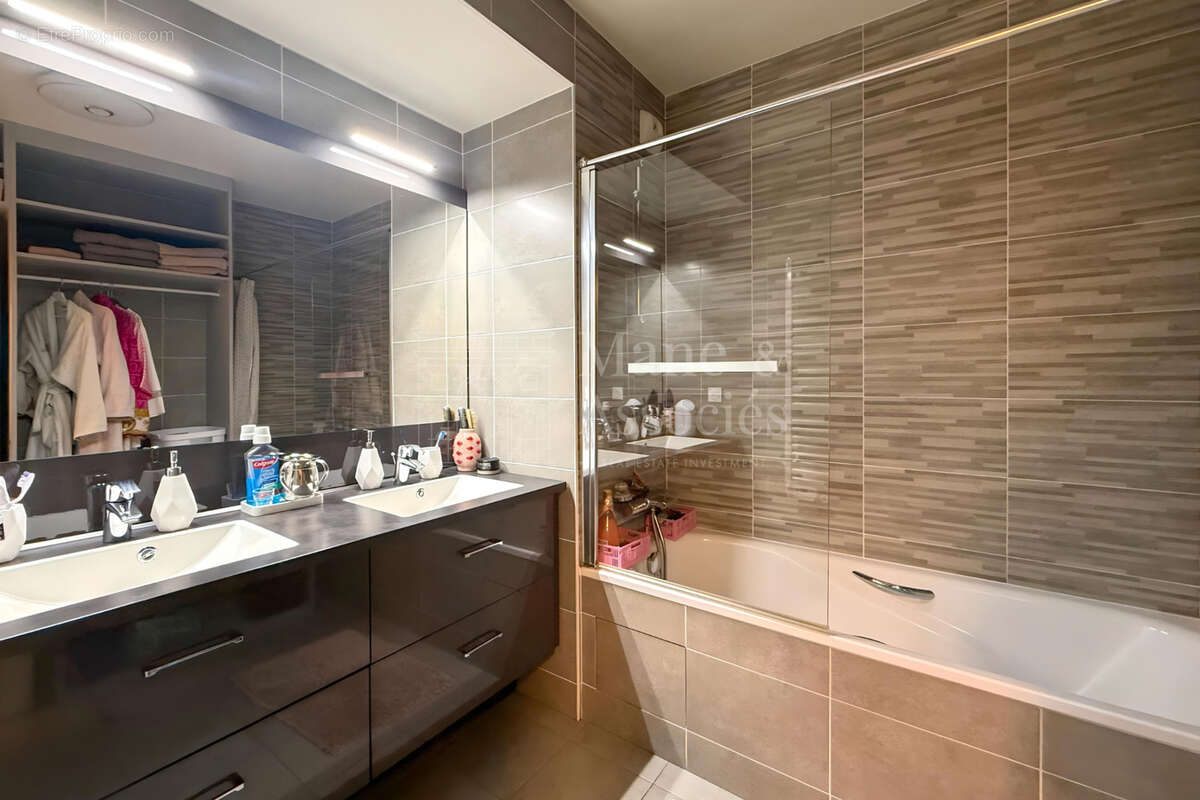 Appartement à CHARENTON-LE-PONT