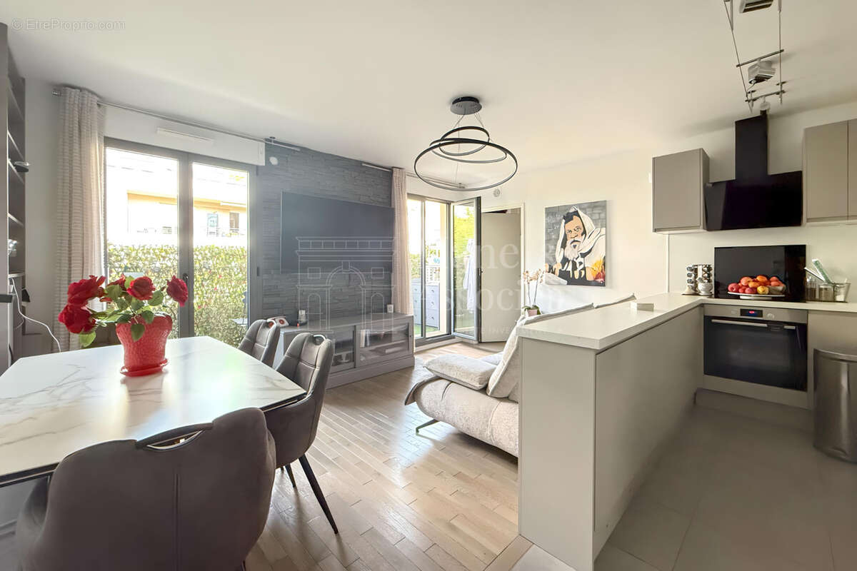 Appartement à CHARENTON-LE-PONT