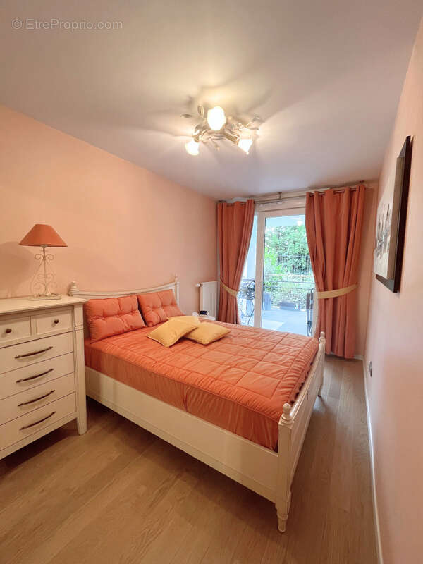 Appartement à LA CELLE-SAINT-CLOUD